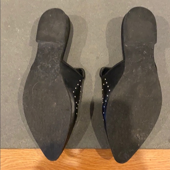 Adorable studded flats - Picture 3 of 3